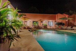 Outdoor pool - Hotel Amavi (Jacó)