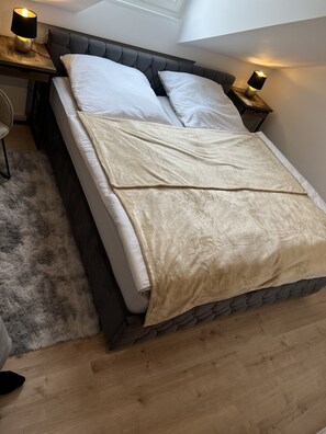 2 bedrooms, iron/ironing board, free WiFi, bed sheets