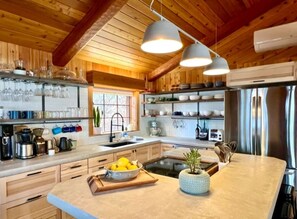 ثلاجة، ميكروويف، فرن، موقد طهي مسطح