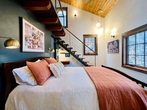 1 bedroom, desk, travel cot, WiFi - Osprey Getaway on Somers Bay (Somers)