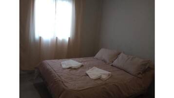 1 habitación, wifi y ropa de cama