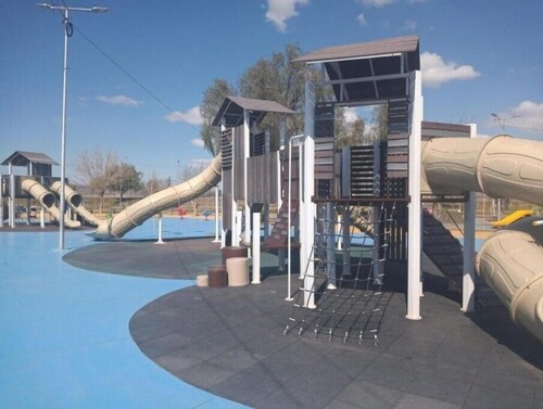 CASA IAUE Rooms 1 Bathroom, Large Kitchen, Dining Room with TV, Parking