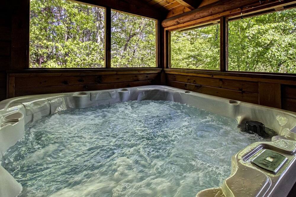 Charming 2BD Cabin w\/ HOT TUB! Pool, Grill + MORE!
