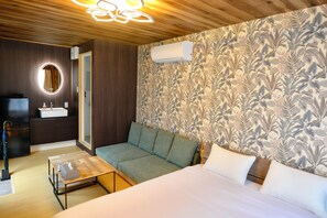 Decoración personalizada, muebles diferentes y escritorio 