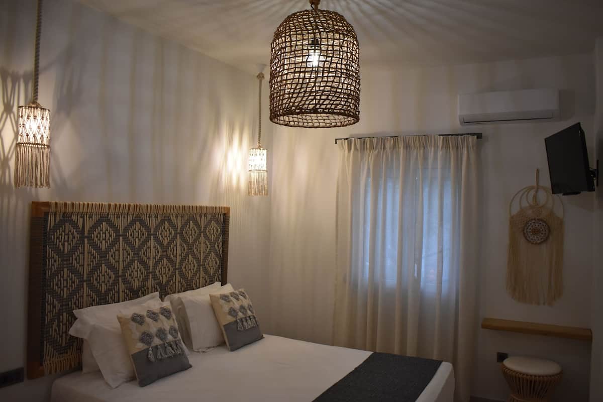 Comfort Double Room | Hypo-allergenic bedding available, in-room safe, WiFi (free)