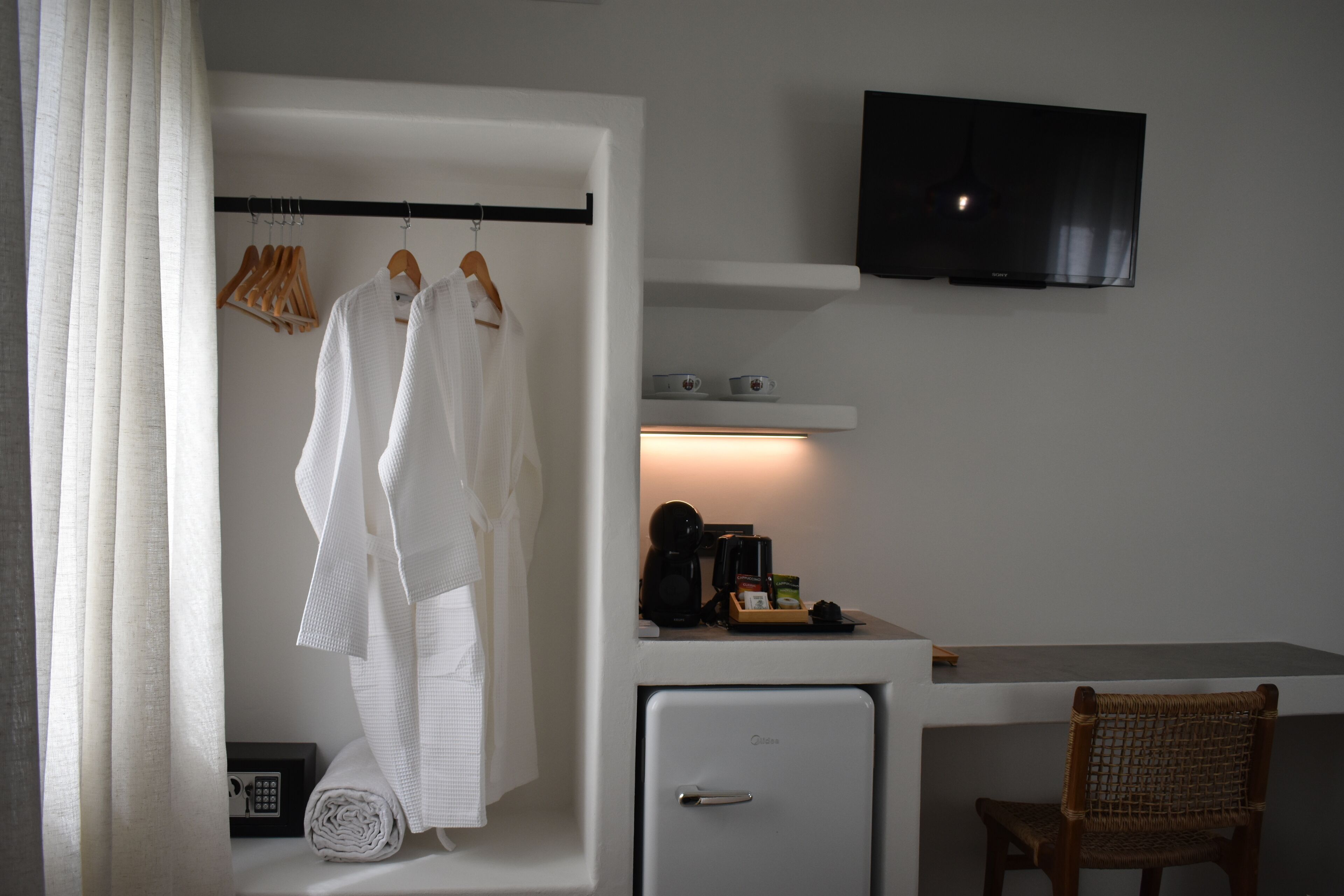 Deluxe Double Room, City View | Hypo-allergenic bedding, in-room safe, free WiFi