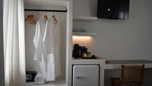 Deluxe Double Room, City View | Hypo-allergenic bedding, in-room safe, free WiFi - Pergola  Studios (Milos)