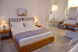 Junior Suite | Hypo-allergenic bedding, in-room safe, free WiFi - Pergola Studios (Milos)