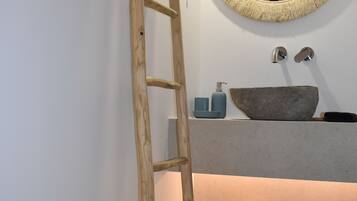 Comfort Double Room | Hypo-allergenic bedding, in-room safe, free WiFi