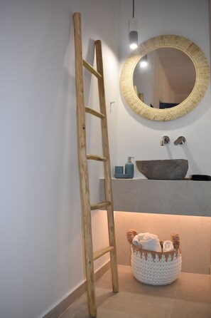 Habitación Confort doble | 1 dormitorio, ropa de cama hipoalergénica, caja fuerte y wifi gratis
