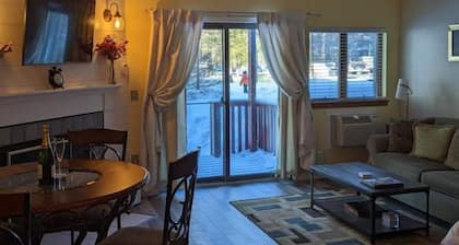 Cozy getaway at Attitash Mountain Village