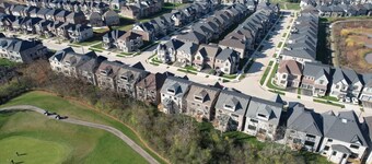 Serene High-celling Retreat in Upsacle and Safe Neighbourhood