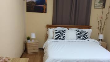 Camera Classic, 1 camera da letto | 1 camera, una scrivania, tende oscuranti, ferro/asse da stiro