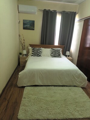 Habitación clásica, 1 habitación | Escritorio, cortinas opacas, tabla de planchar con plancha y wifi gratis