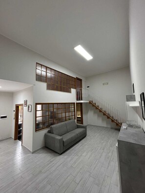 Interior - Modern apartment perfect for couples and families. (Napoli)