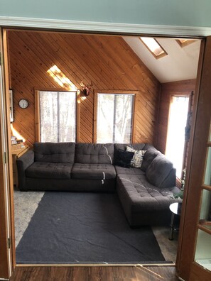 Smart-TV, Kamin, Videospiele, Tischfußball