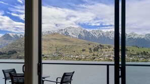 Interior - Lakeside Landing - lakefront and walk to town (Queenstown)