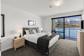 3 bedrooms, desk, iron/ironing board, travel crib