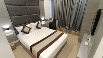 Deluxe Room | 1 bedroom, Egyptian cotton sheets, premium bedding, memory foam beds