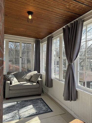 After the Game 2 - 2nd floor apt near ASV