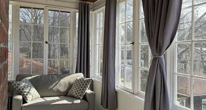 After the Game 2 - 2nd floor apt near ASV