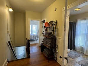 3 bedrooms, desk, iron/ironing board, WiFi