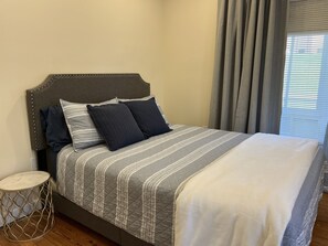 1 bedroom, free WiFi, bed sheets - BigWave 1 -Total reno 1st fl, near ASV & Colleges (Oneonta)