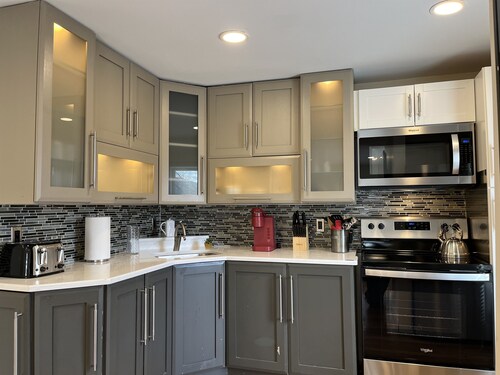 BigWave 2 - Totally renovated 2nd fl Apt, near ASV