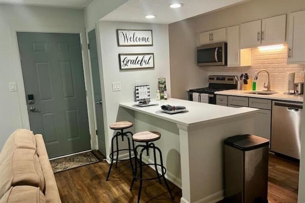 Kjøleskap, mikrobølgeovn, ovn og kokeplater