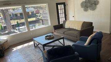 Smart TV, chimenea y videojuegos