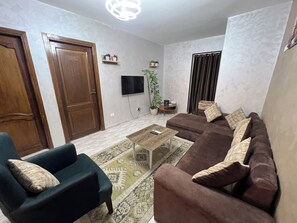 Smart TV - Luxury Downtown Apartment with Stunning View – 3 Bedrooms, Sleeps 8,  2 Bathroom (Cairo Governorate)