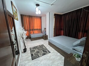 3 quartos, cofres nos quartos, ferros/tábuas de passar roupa