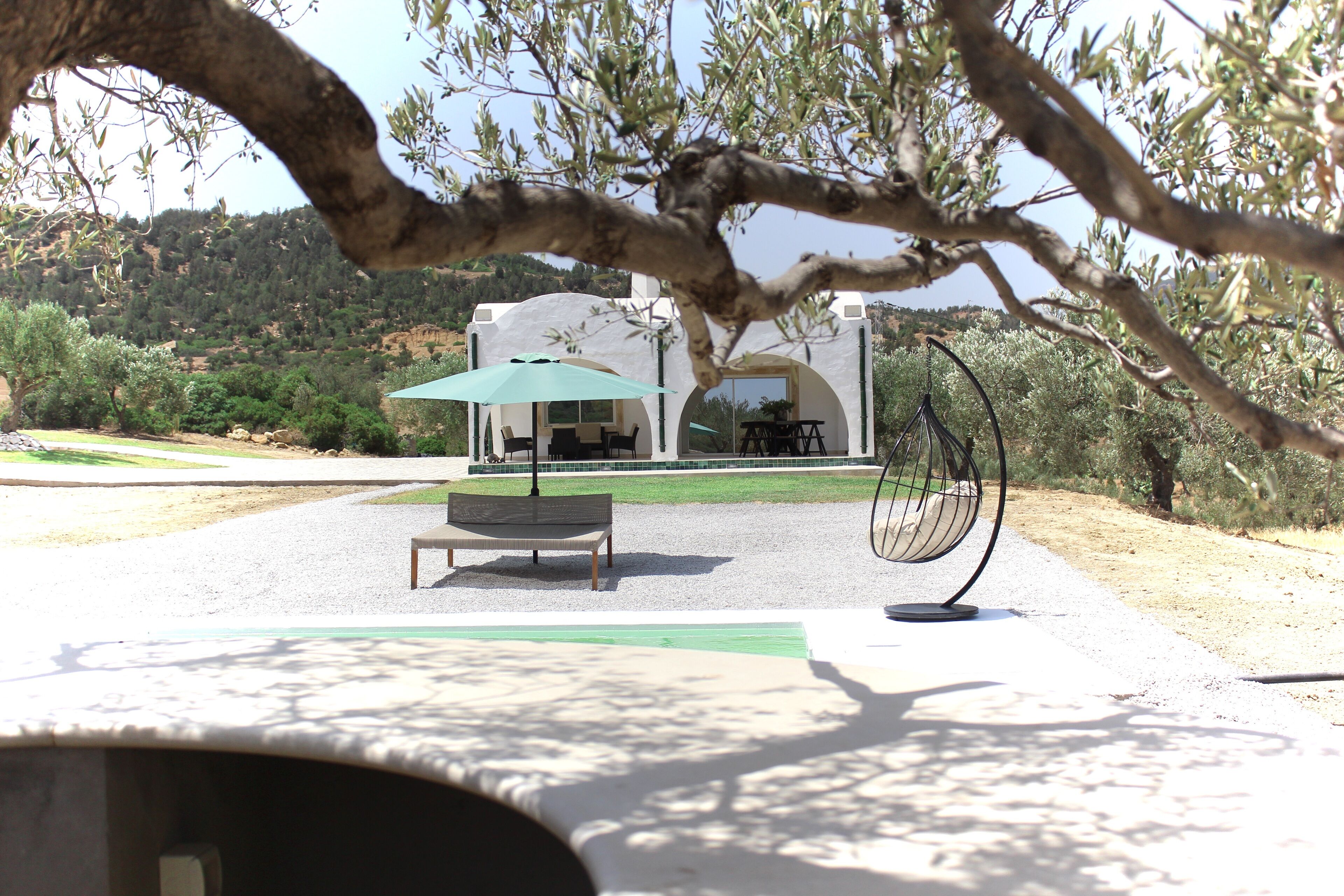 6 piscines extérieures, parasols de plage, chaises longues
