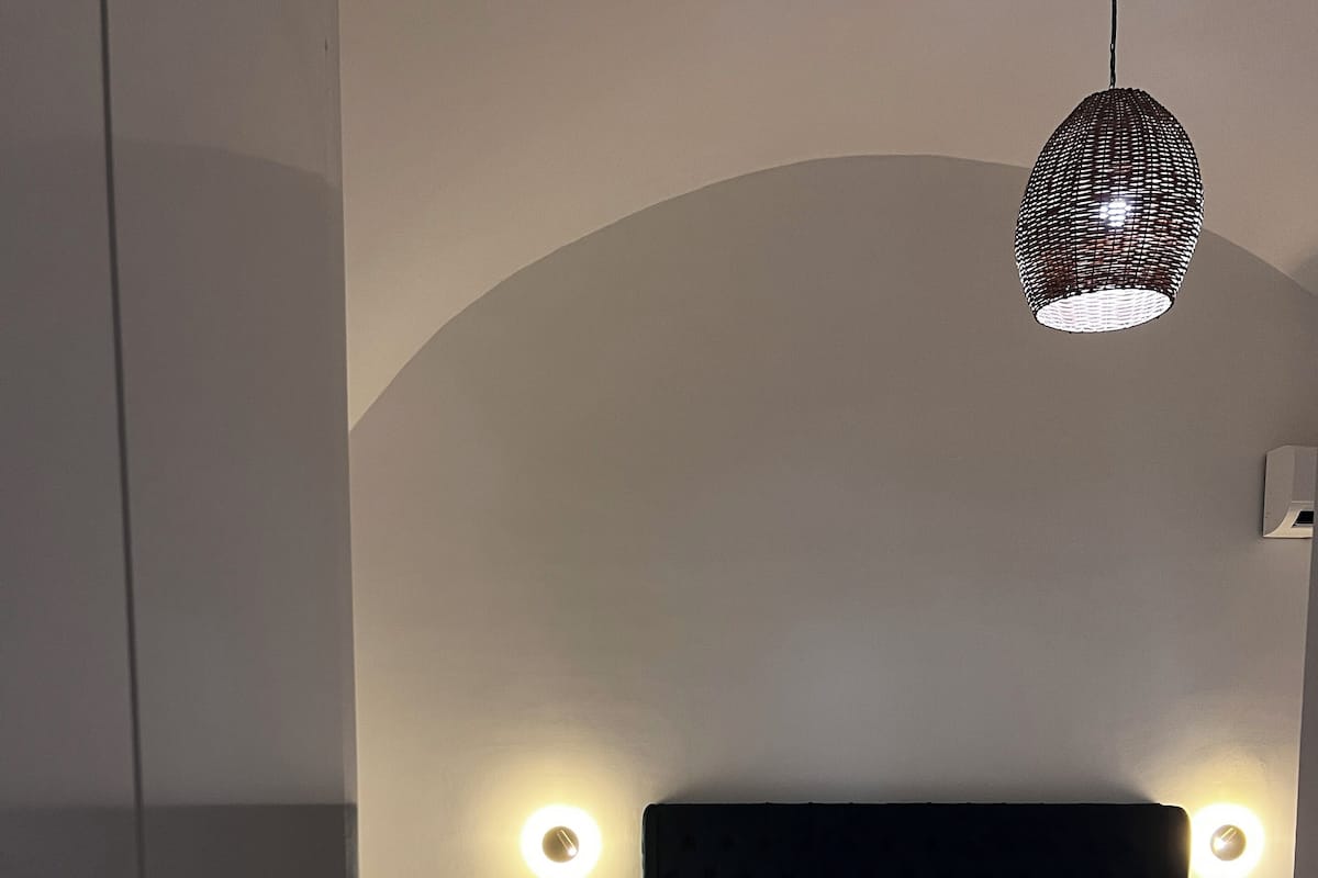 Ropa de cama de alta calidad, cubrecamas, minibar y wifi gratis 