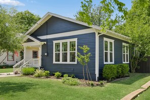Exterior - Birdsong Retreat - Historic + Modern + Walk to DT (McKinney)