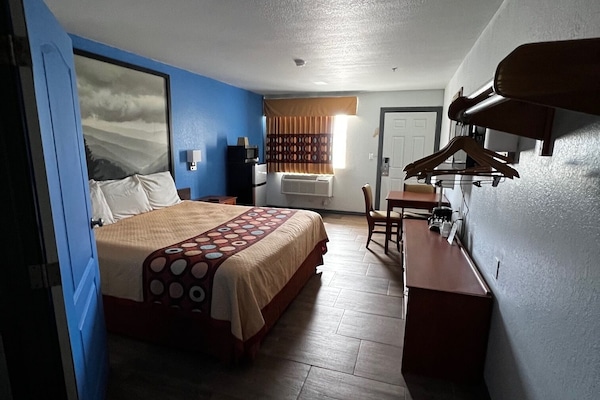 Enkeltrom – basic, 1 kingsize-seng, ikke-røyk | Skrivebord og wi-fi (inkludert)