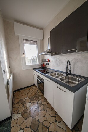 Fridge, microwave, oven, stovetop - Venezia a 15 min bus sotto casa ogni 10 min, parcheggio libero, animali ammessi. (Chirignago-Zelarino)