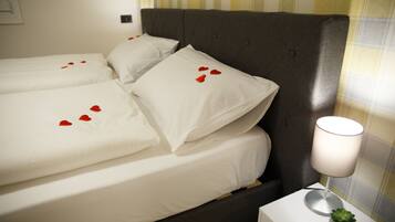 2 bedrooms, in-room safe, desk, travel crib