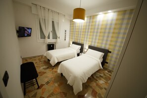 2 Schlafzimmer, Zimmersafe, Schreibtisch, Reisekinderbett