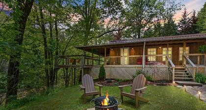 Cozy creekside cabin w/ private outdoor sauna and covered deck overlooking creek