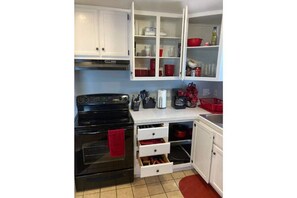 Private kitchen - Best Stay, cozy home .6 Mile Walk to N.D. Campus. (South Bend)