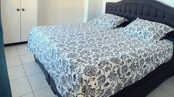 1 bedroom, bed sheets