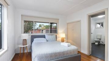 3 bedrooms, iron/ironing board, travel cot, Internet