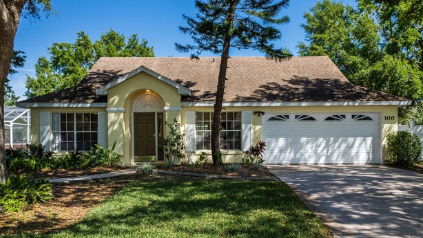A single-story house with a garage, a front porch, and a well-maintained lawn. - 3 Bedroom 2 Bathroom Disney Vacation Home (Davenport)