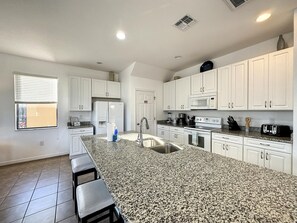 5 bedrooms - 5 Bed South Facing Pool Close to Disney (Davenport)