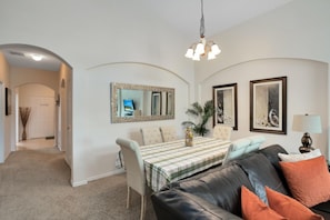 House | 4 bedrooms - Beautiful 4 Bedroom 3 Bathroom Pool spa Villa (Davenport)