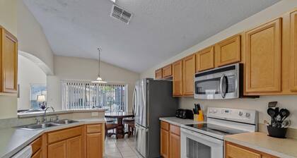 Family Ready in Gated Community Near Attractions