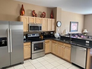 Villa - 3 BR 2 Miles to Disney Pool Free Wifi and More (Kissimmee)