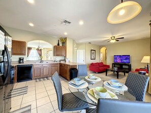 House | 6 bedrooms - This Amazing 6 Bedroom Property With a Lake View (Kissimmee)