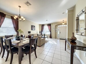 House | 6 bedrooms - This Amazing 6 Bedroom Property With a Lake View (Kissimmee)